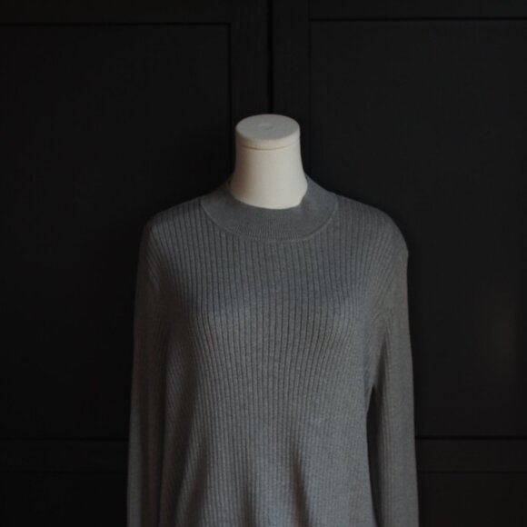Northern Reflections | Mock Neck Ribbed Turtleneck in Organic Cotton - Picture 3 of 4